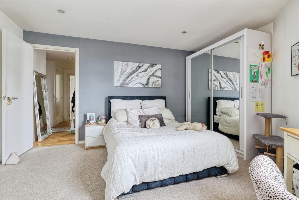 Apartment in Leeds, West Yorkshire - View 5