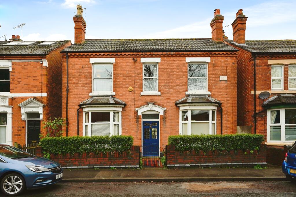 4-bed detached on Stanley Road, Worcester, Worcestershire, WR5, £350,000