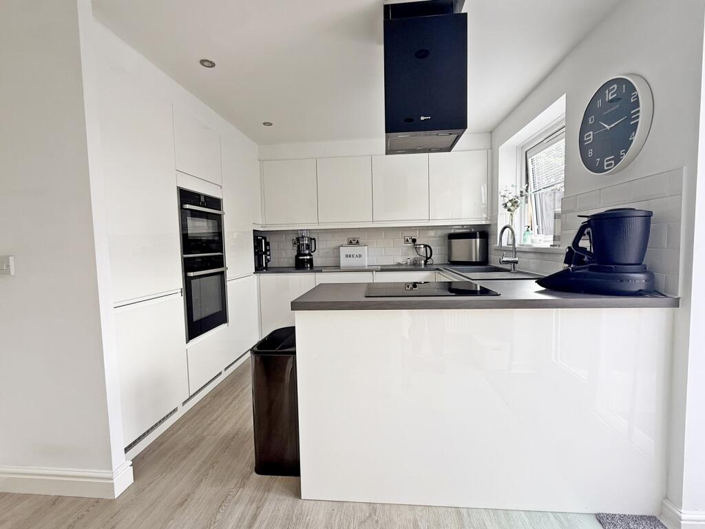 House in Cardiff, Llanharan - View 3