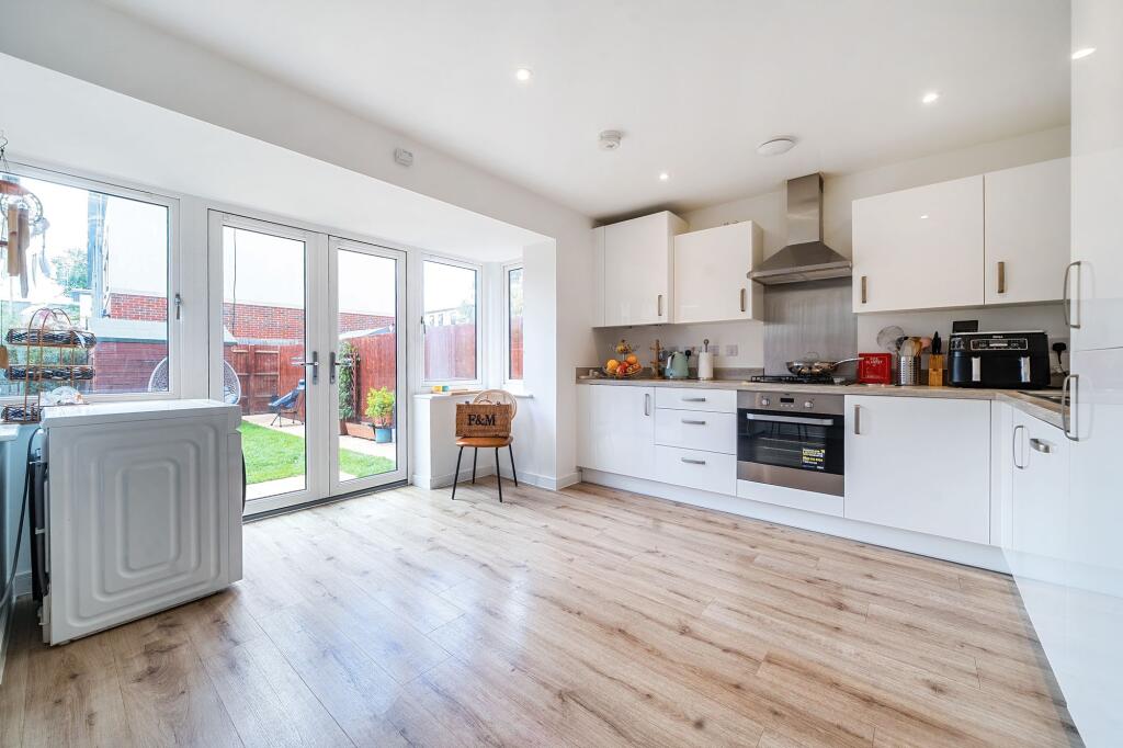 House in Rushmoor, Sky Plaza, Farnborough - View 2