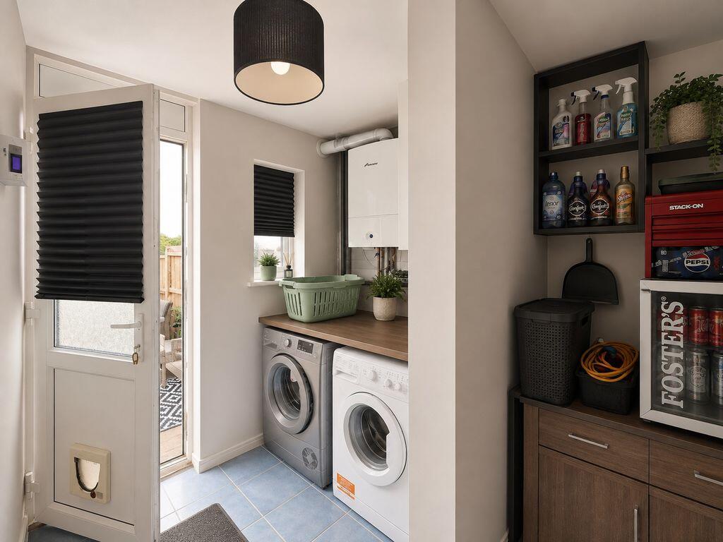 House in Wolverhampton, West Midlands - More