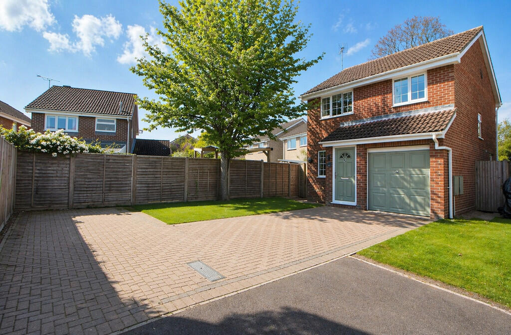 3-bed detached on The Meadow, Denmead, £400,000