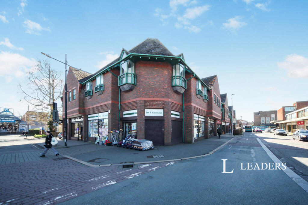 Main image of property: Queensway Parade, Dunstable, Bedfordshire, LU5