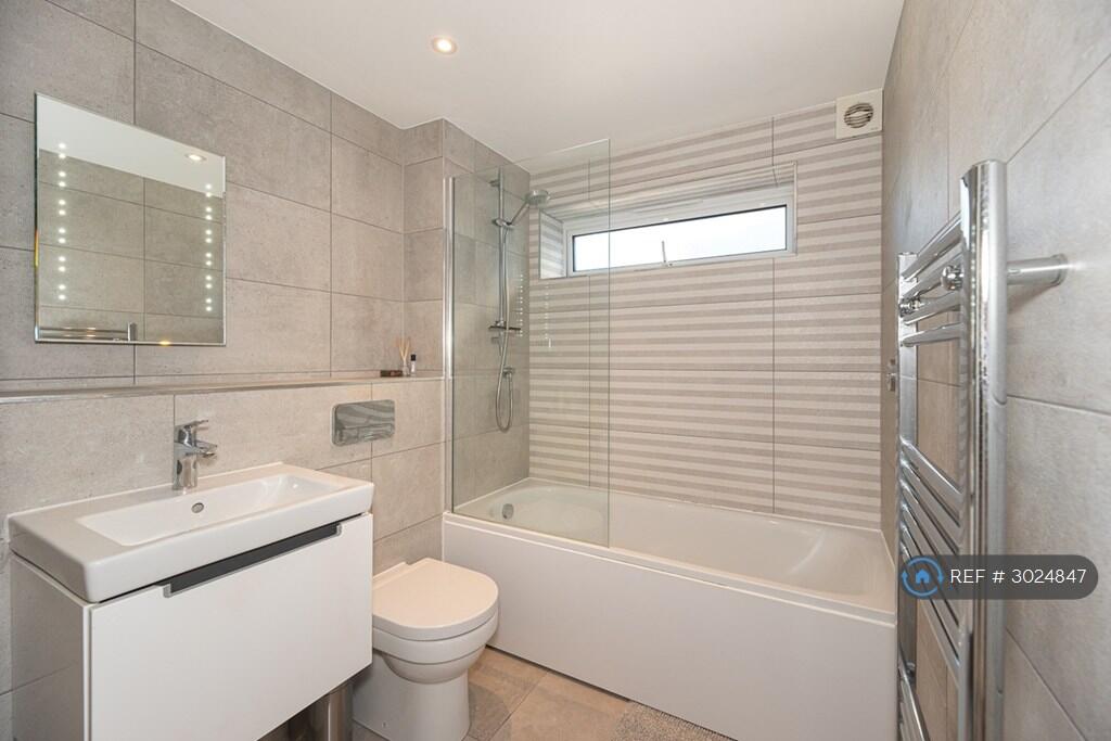 Apartment in Chelmsford - View 2