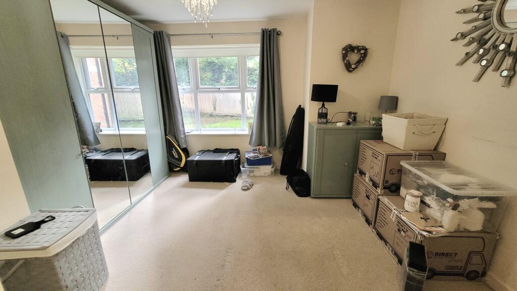Apartment in Watford - More