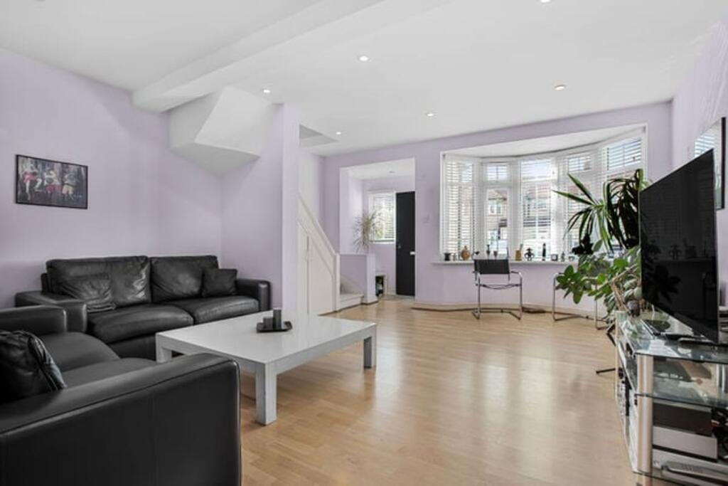 House in Southall - View 4