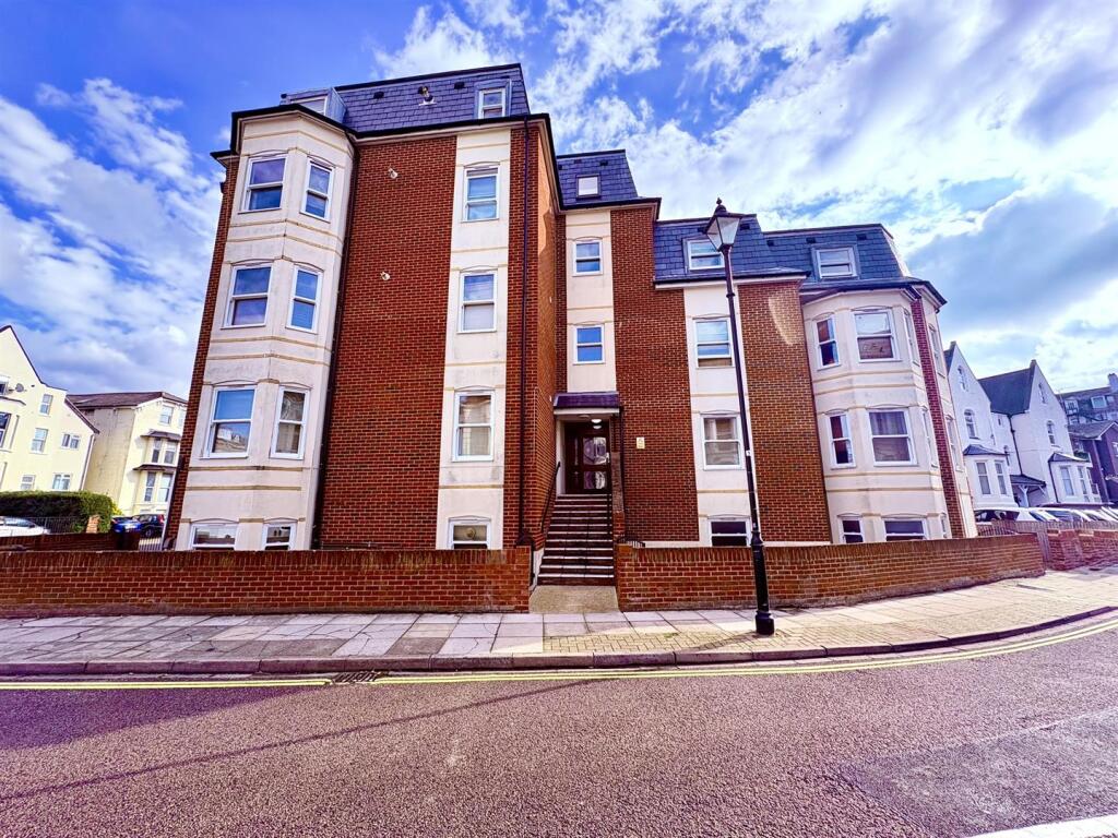 2-bed flat on Alhambra Road, Southsea, £200,000