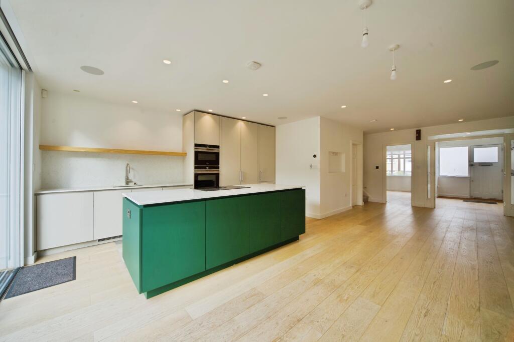 Empire Avenue, London, N18 - More