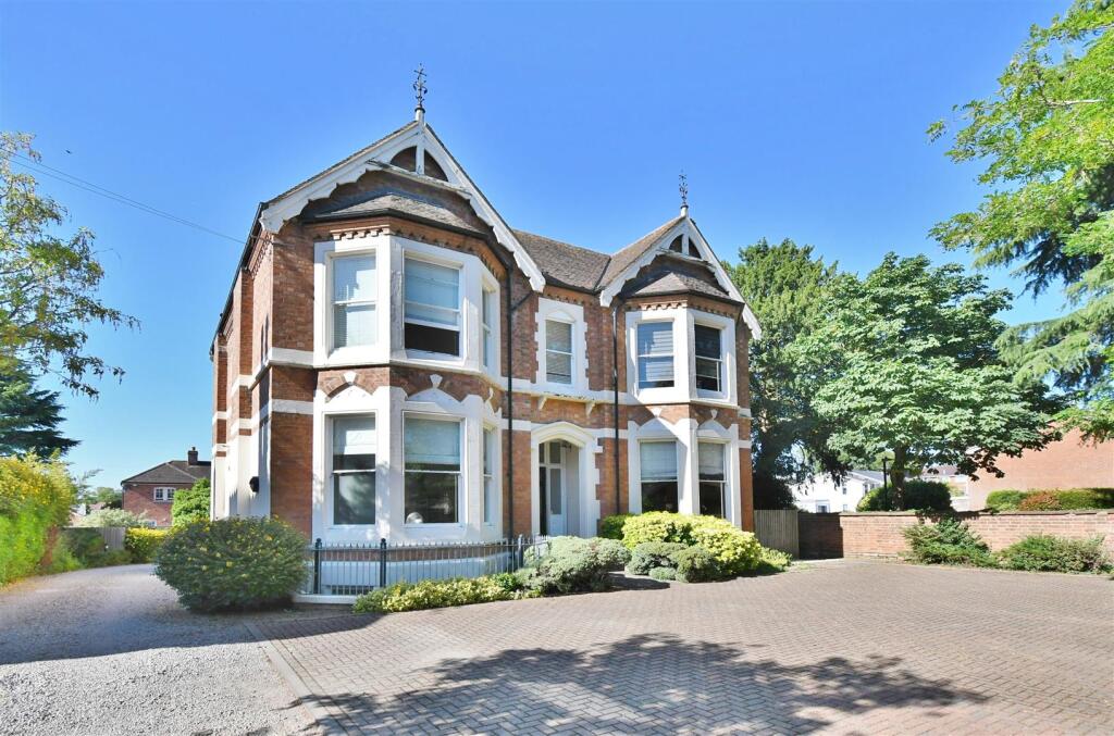 Main image of property: The Cotswolds, Lillington Avenue, Leamington Spa