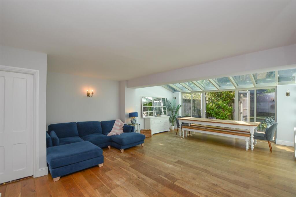 Wild Rose Cottage, Brentwood Road, Ingrave, Brentwood photo 3