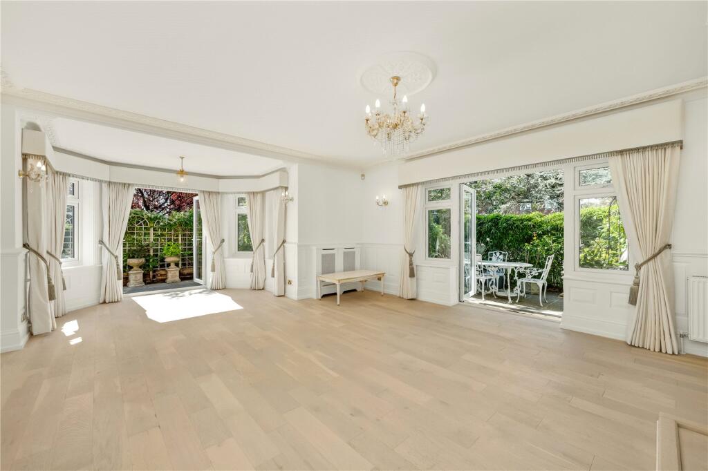 Apartment in Reigate and Banstead, Surrey - View 2