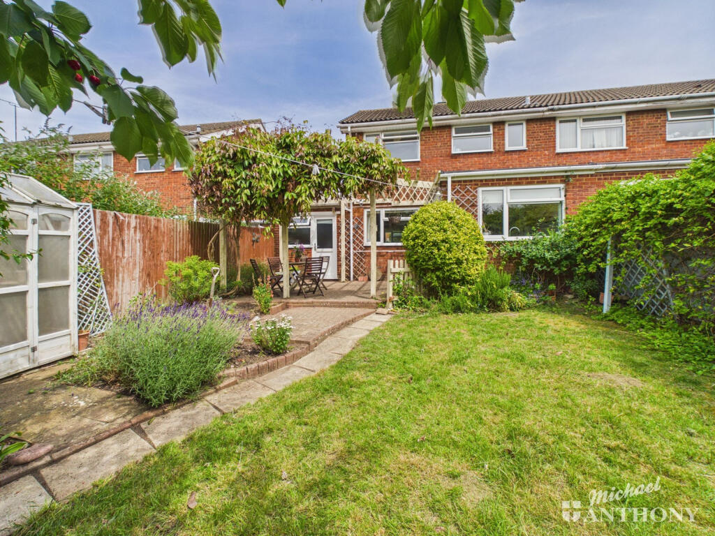 Charmfield Road, Aylesbury photo 3