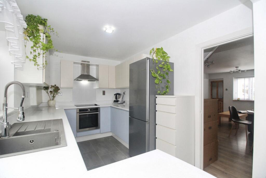 Azalea Drive, Burbage, Hinckley, LE10 photo 3