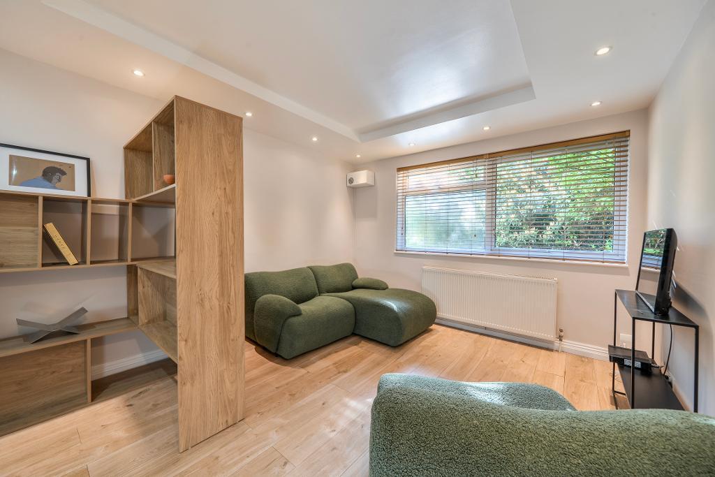 Main image of property: Dunraven Drive, Enfield, London, UK, EN2 8LN