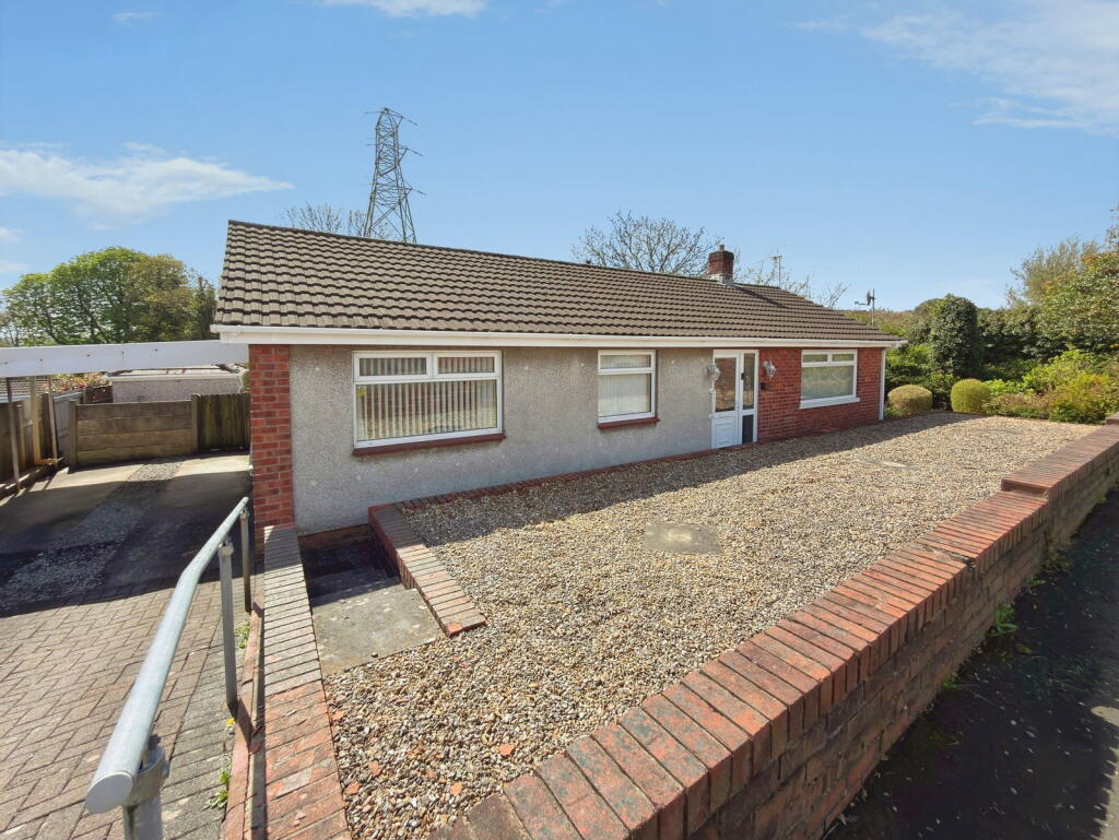 3-bed detached on Butterslade Grove, Ynysforgan, Swansea, £230,000