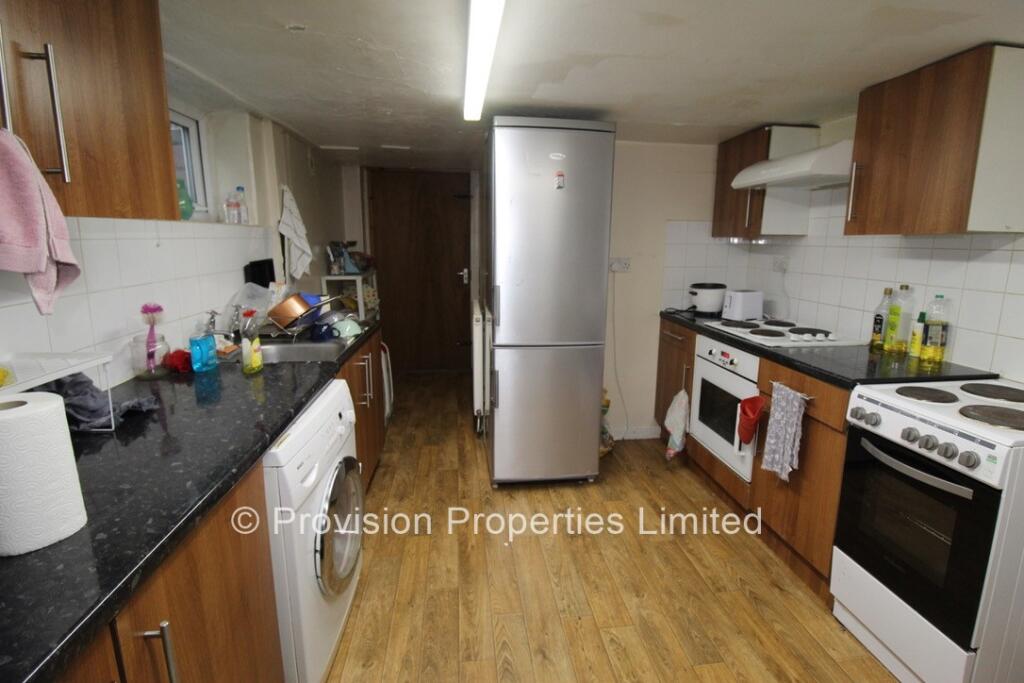 7 bedroom semi-detached house for rent