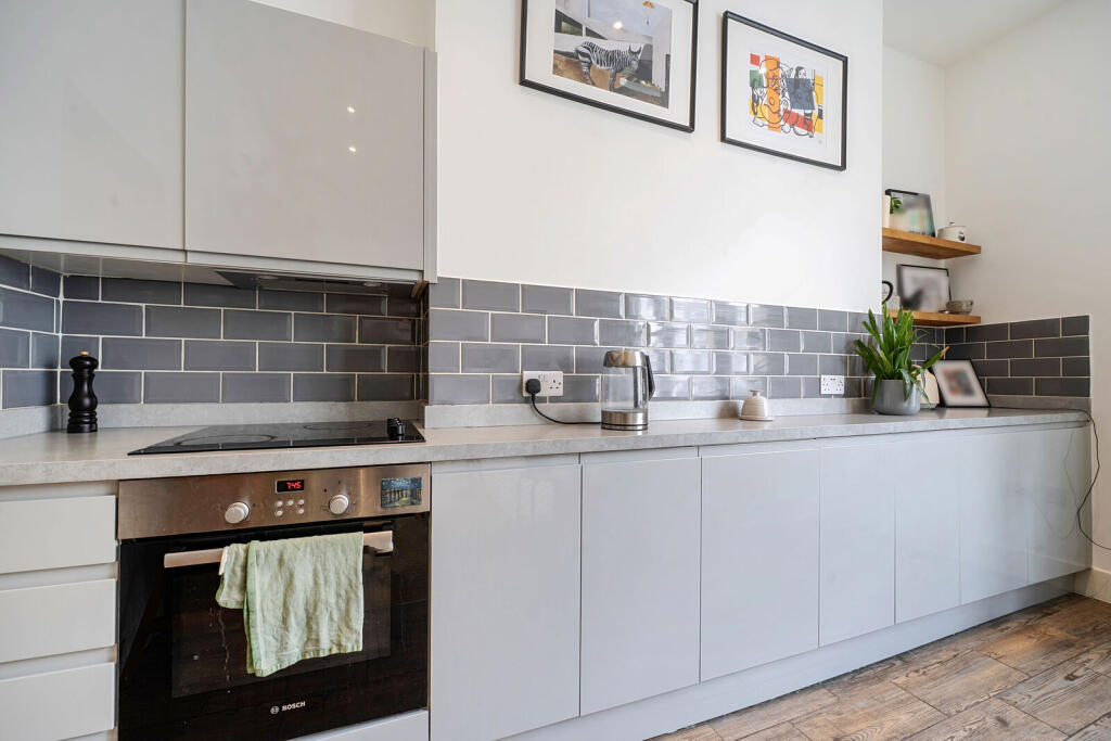 Apartment in London - View 3
