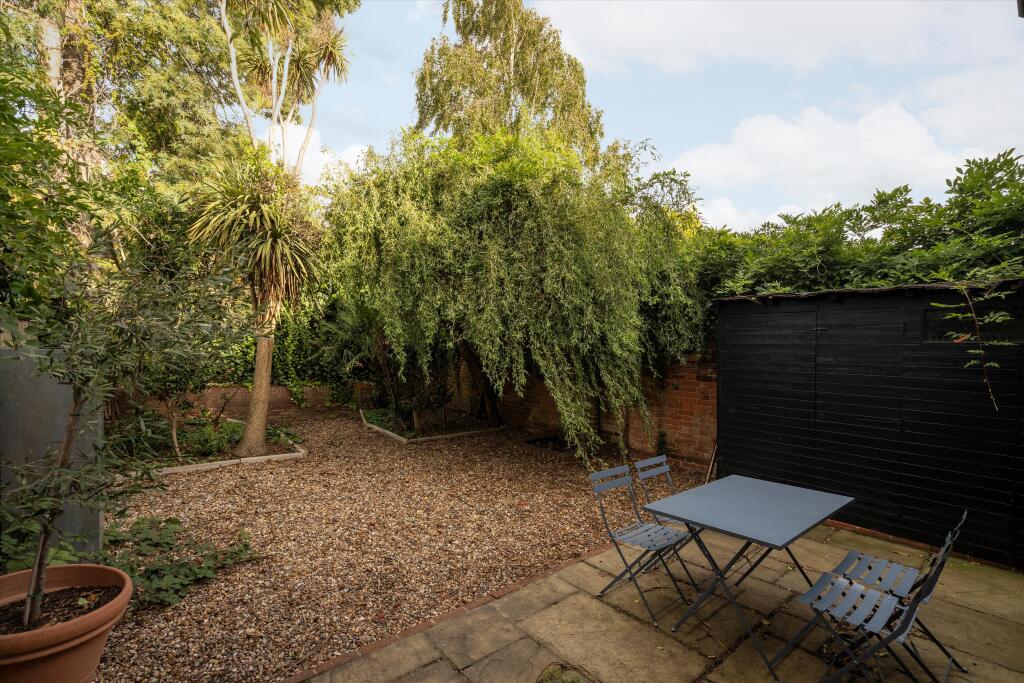House in London, Silchester Estate, North Kensington - View 4