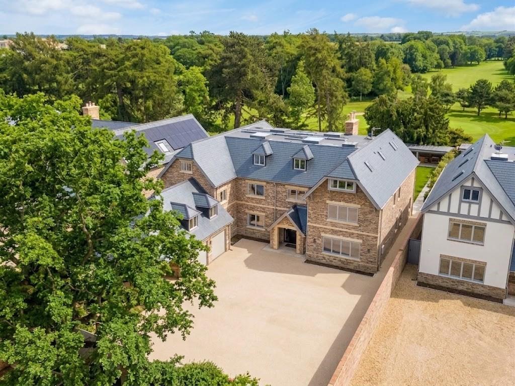 Main image of property: Bishops Lodge, Tiddington Road, Stratford-Upon-Avon