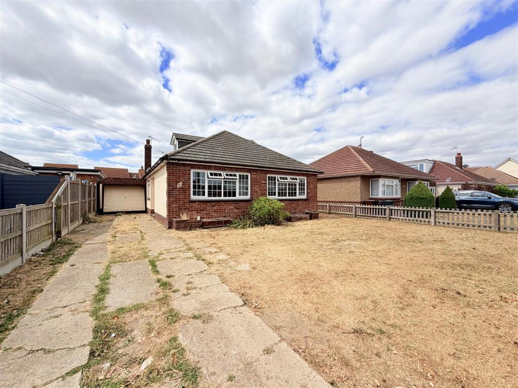 4-bed detached on Little Clacton Road, Clacton-On-Sea, £300,000