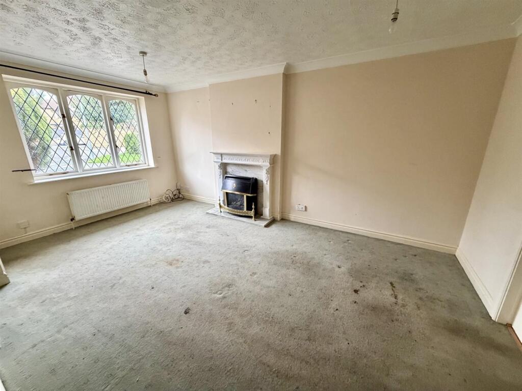 House in Kirklees, London Park, Battyeford - View 2