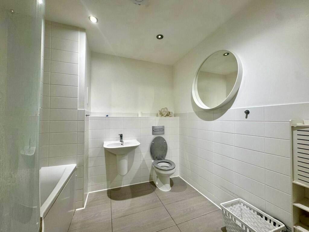 Apartment in Ilford - View 3