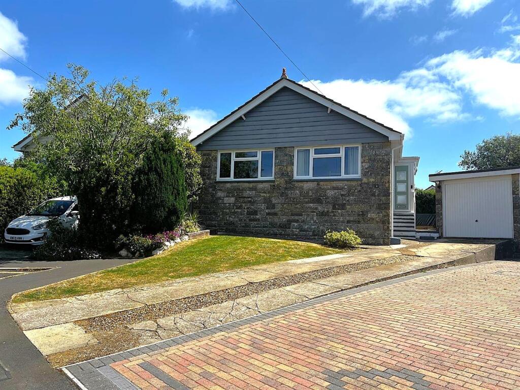 2-bed bungalow on 9, Scotchells Close, £320,000