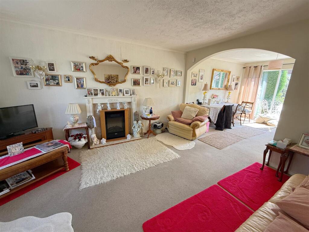 Sycamore Close, Stratford-Upon-Avon photo 3