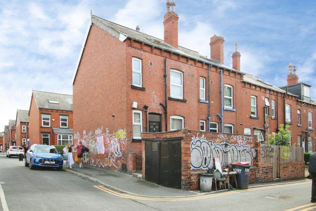 Main image of property: Hessle Terrace, Leeds