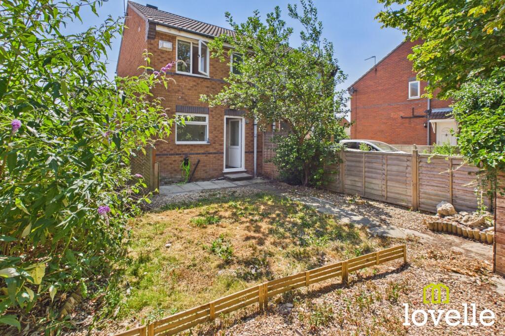 House in Hull - View 4