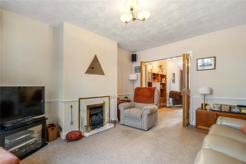 Crofton Avenue, Timperley, Altrincham, Greater Manchester, WA15 photo 3