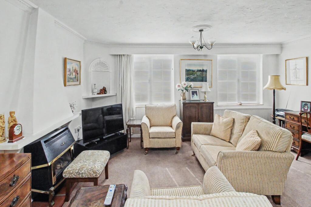 Contemporary Townhouse Arranged over Three Floors in Holt photo 3