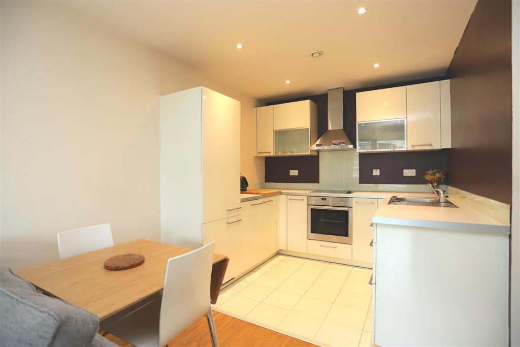 Apartment in Manchester, Greater Manchester - View 5