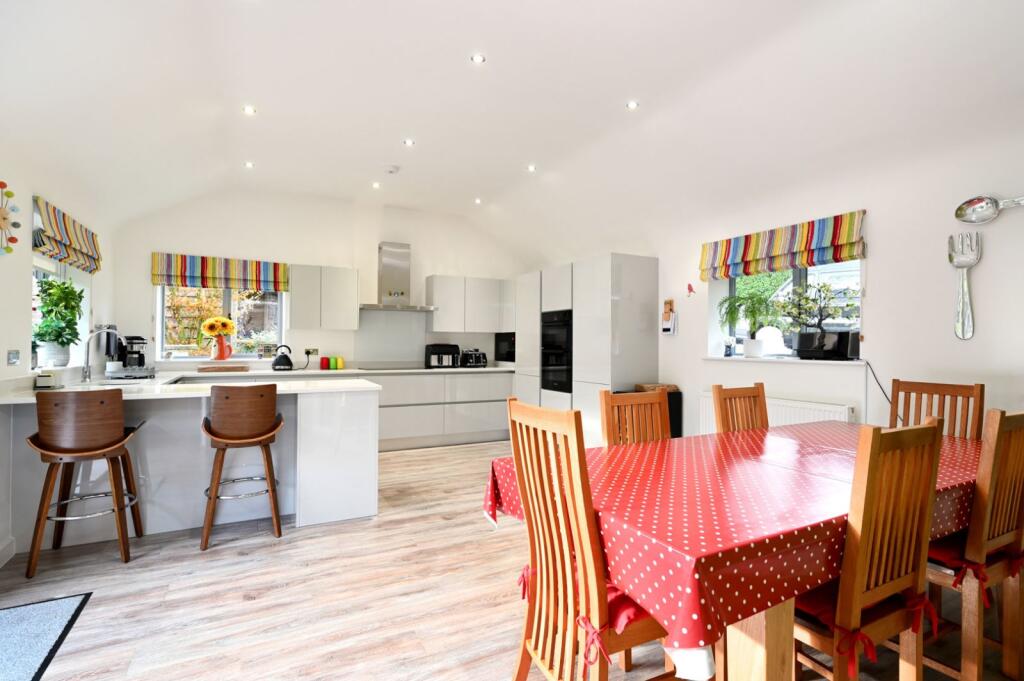 House in Redhill - View 3