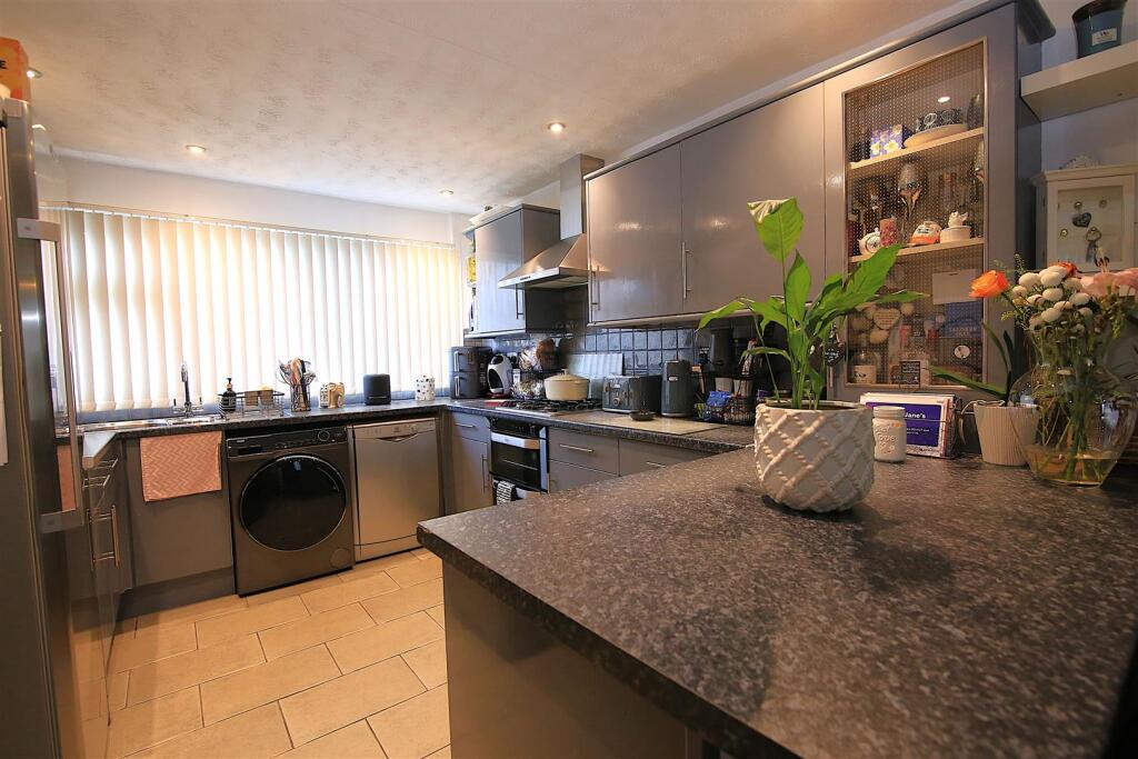 Frobisher Road, Rugby photo 4