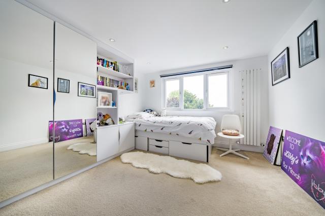 House in London, Church End - View 5