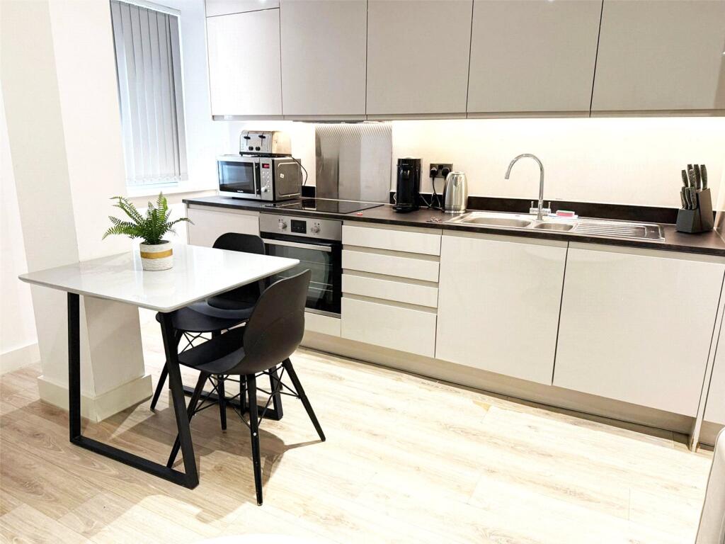 Apartment in Solihull, West Midlands - View 2