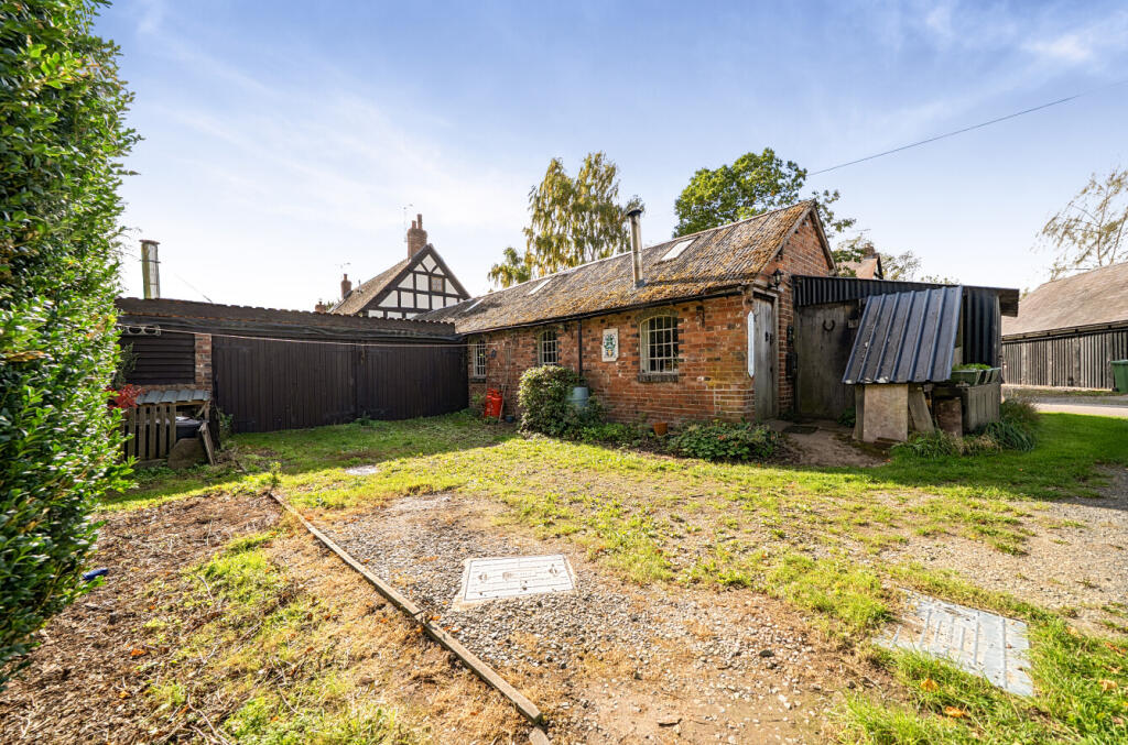 The Barn, Dishley Court, Newtown, Leominster, Herefordshire, HR6 8QD photo 2