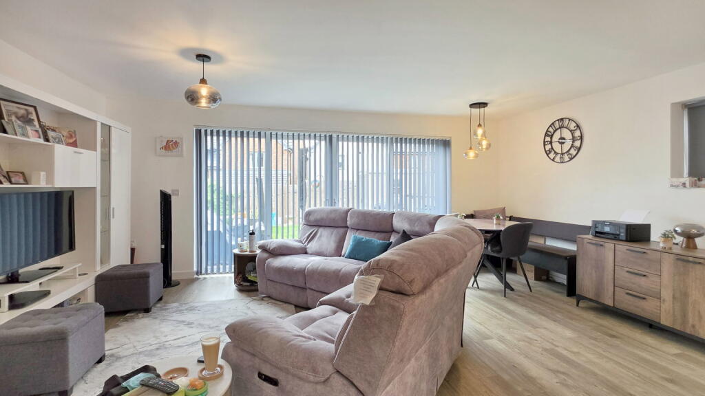 House in Gloucester - View 3