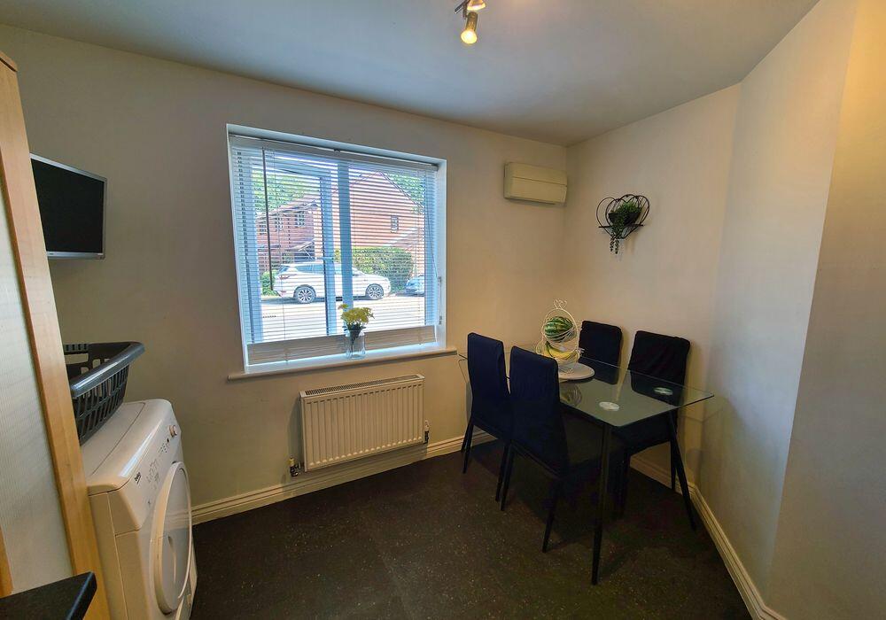 Pickwick Close, Totton, Southampton, SO40 8QE photo 3