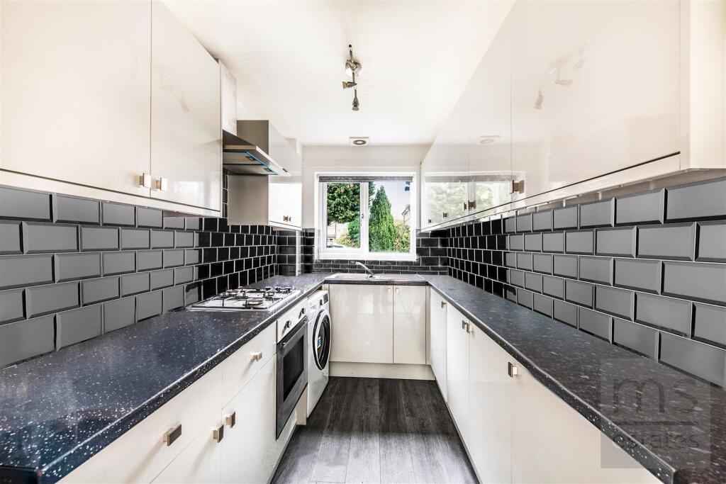 Main image of property: BILLS INCLUDED £150pppw Kittiwake Mews, Lenton, Nottingham