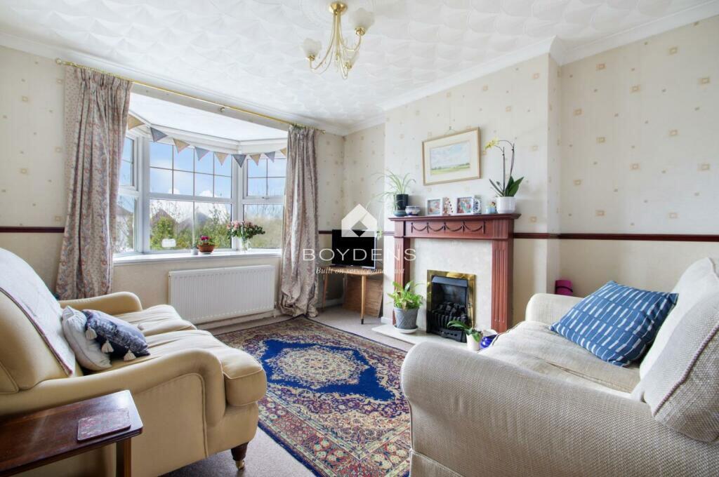 Upper Fourth Avenue, Frinton-on-Sea, Essex, CO13 9JS photo 3