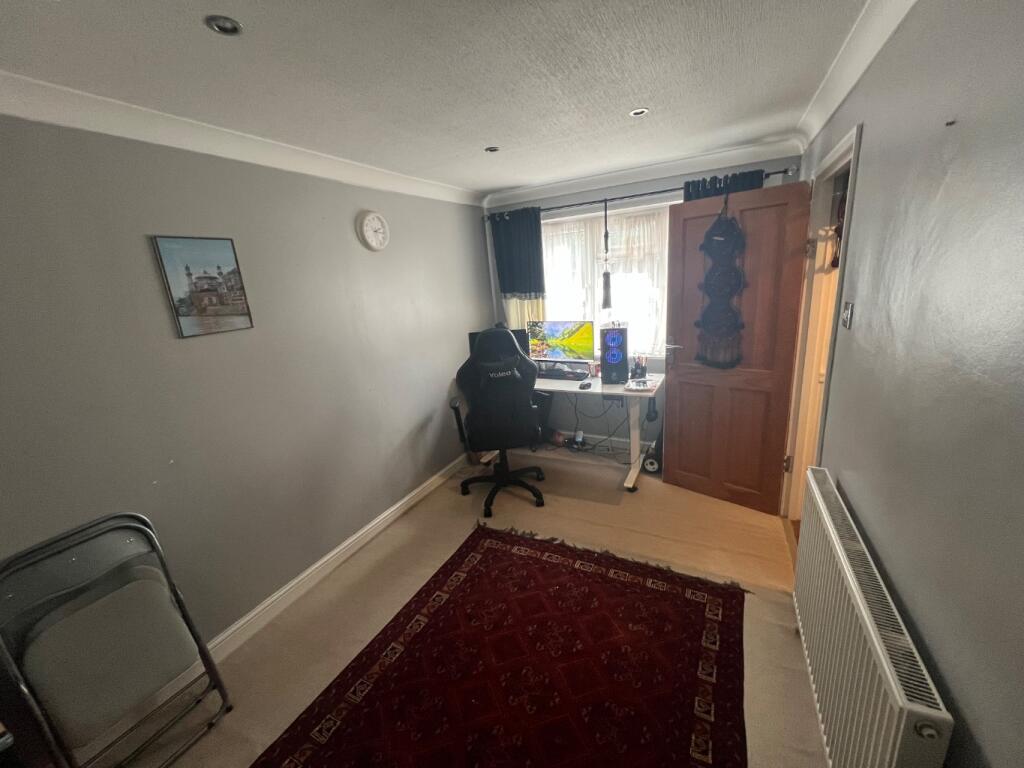 House in Luton, Limbury - View 4