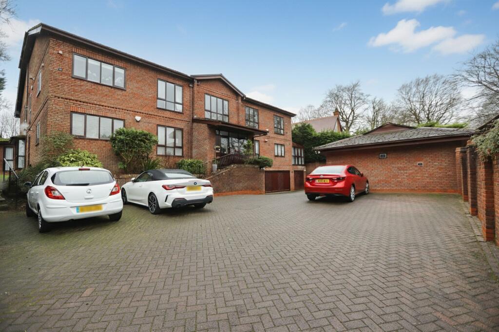 Main image of property: Apartment 3, The Courts, Ringley Park, Whitefield, Manchester, M45 7NT