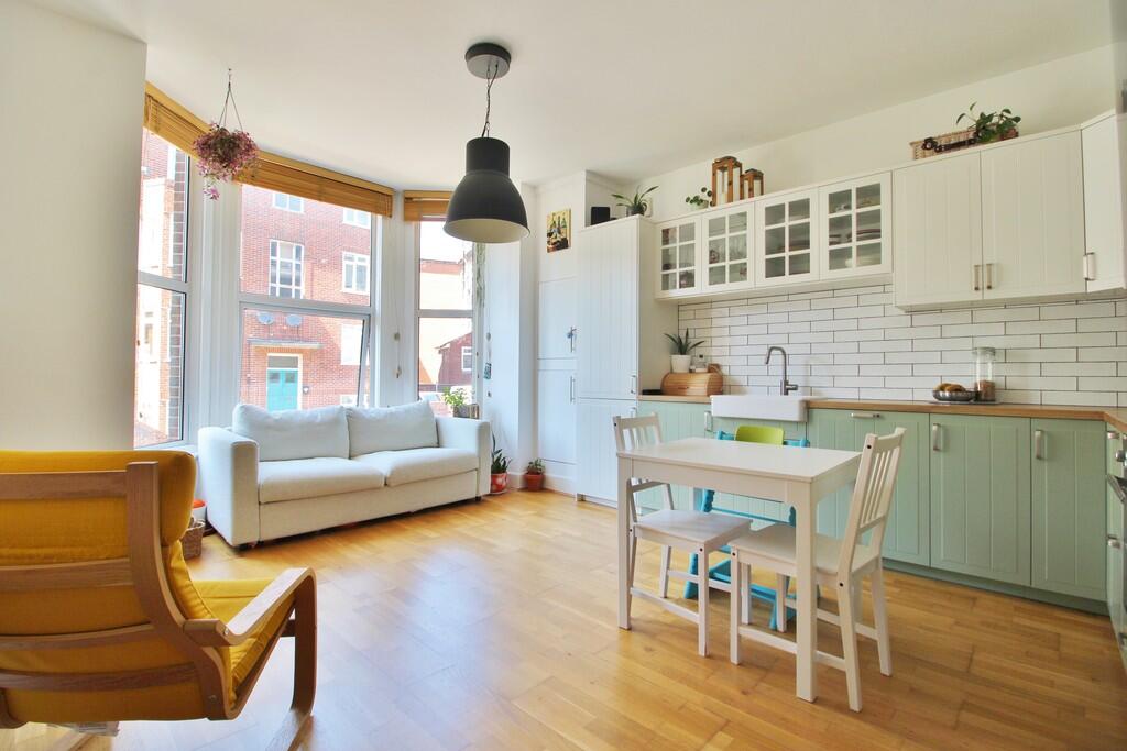 Apartment in Portsmouth, Southsea - View 2