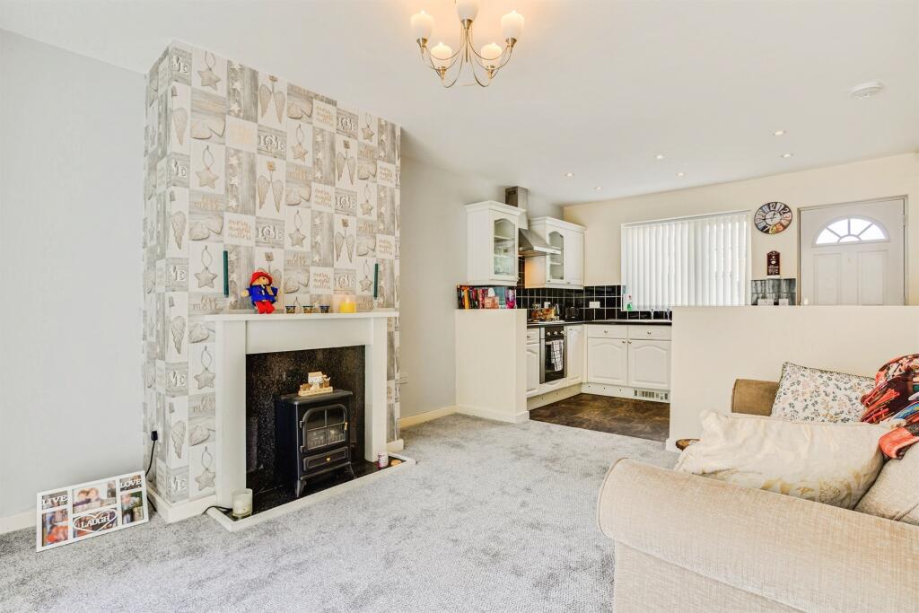House in Wakefield, Outwood - View 4