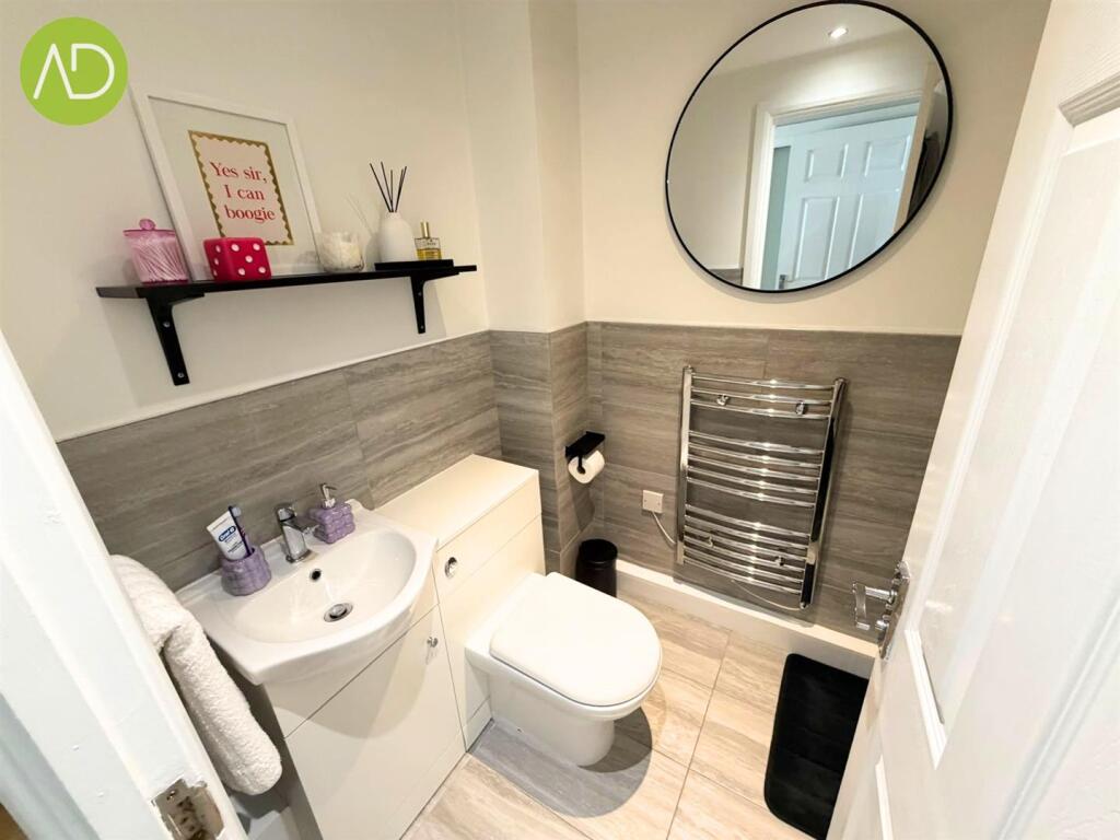 Apartment in Enfield - More