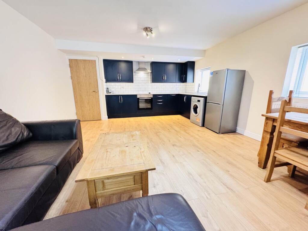 Apartment in Cardiff, Maindy, Cathays - View 6