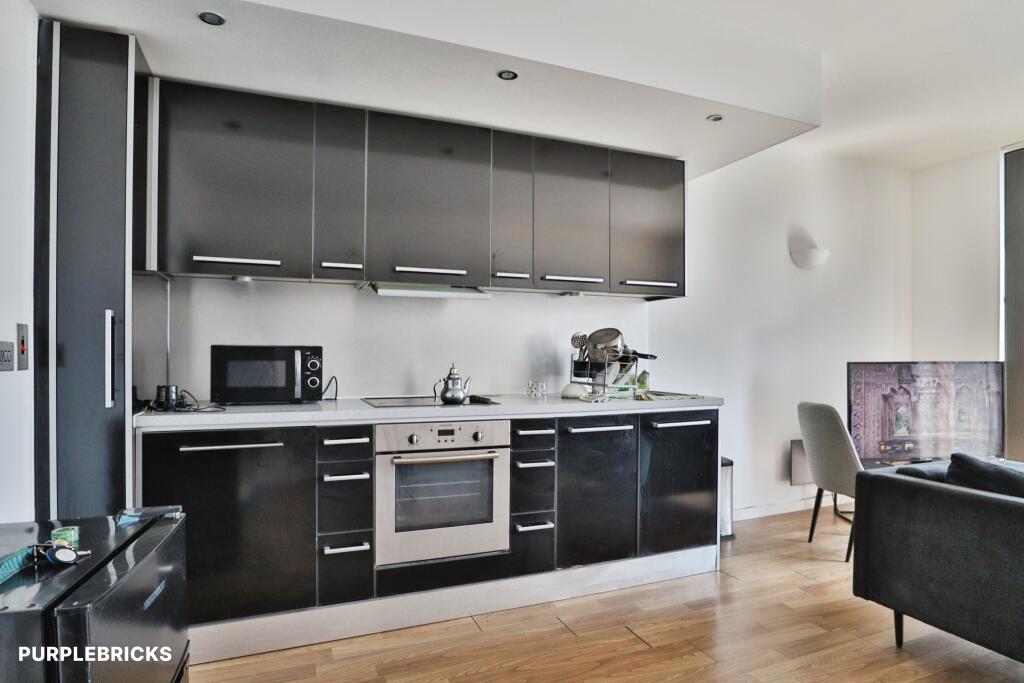Apartment in Leeds, West Yorkshire - View 4