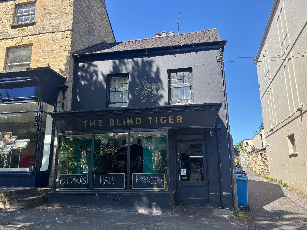 Main image of property: 8 Market Square, Witney, Oxfordshire, OX28